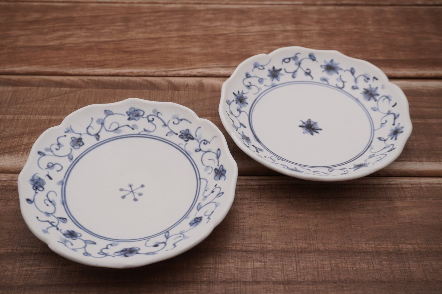 染付花唐草輪花(小皿B)