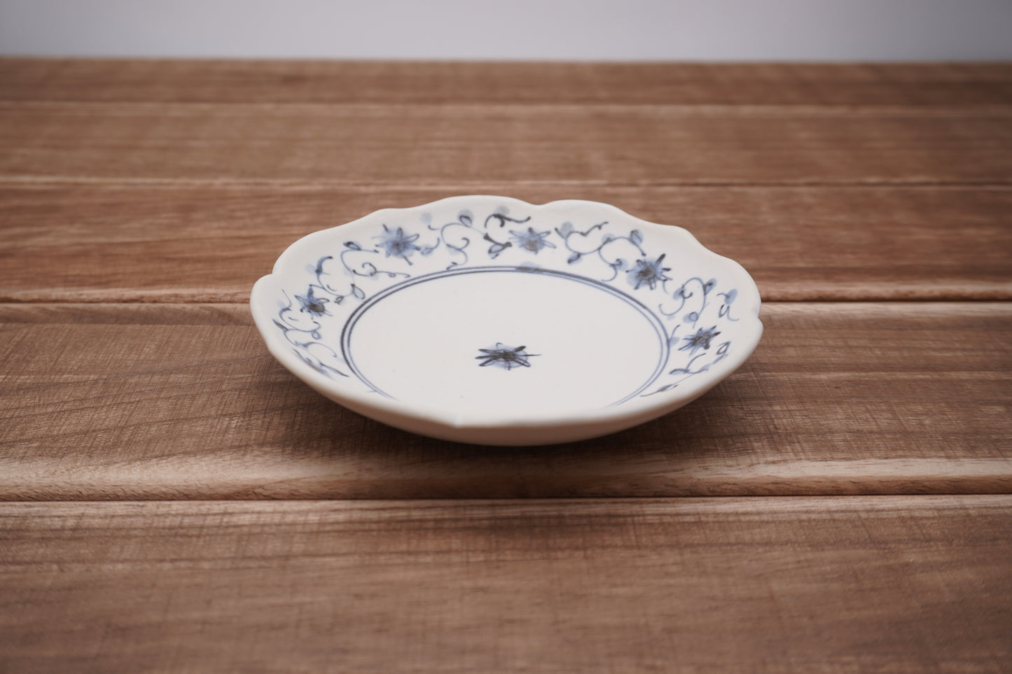 染付花唐草輪花（小皿A）