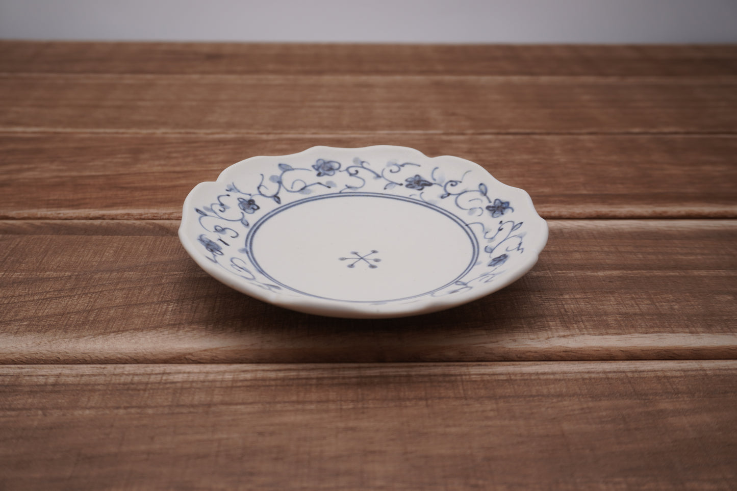 染付花唐草輪花（小皿B）