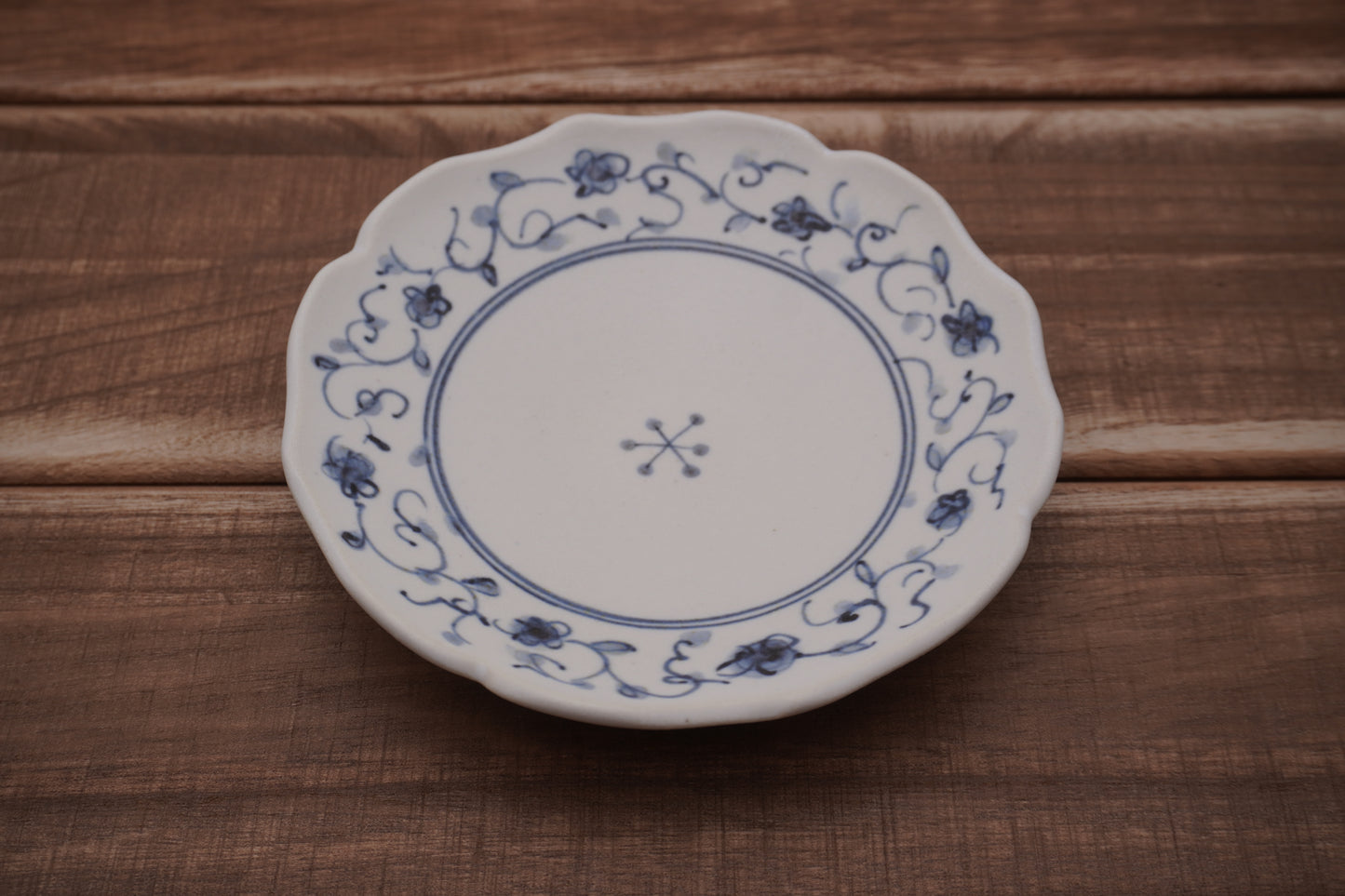 染付花唐草輪花（小皿B）