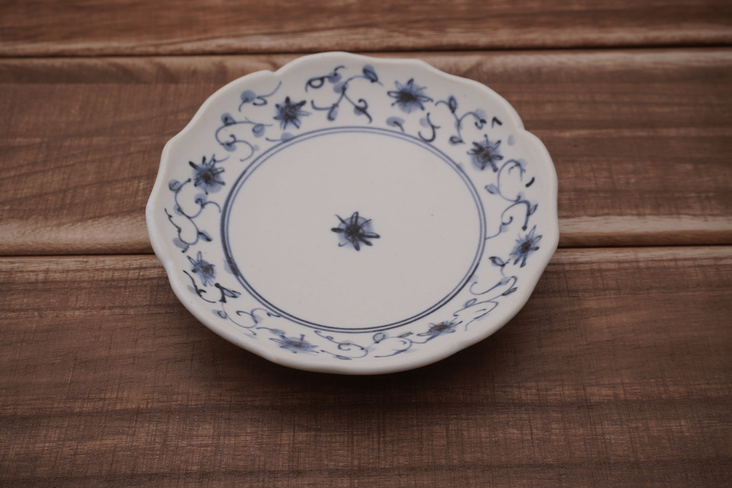 染付花唐草輪花（小皿A）