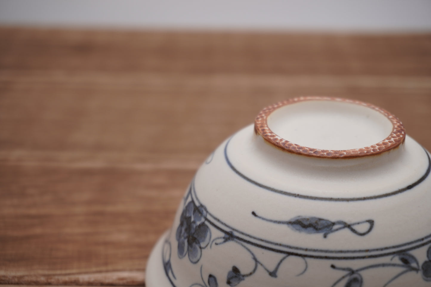 染付花唐草茶碗