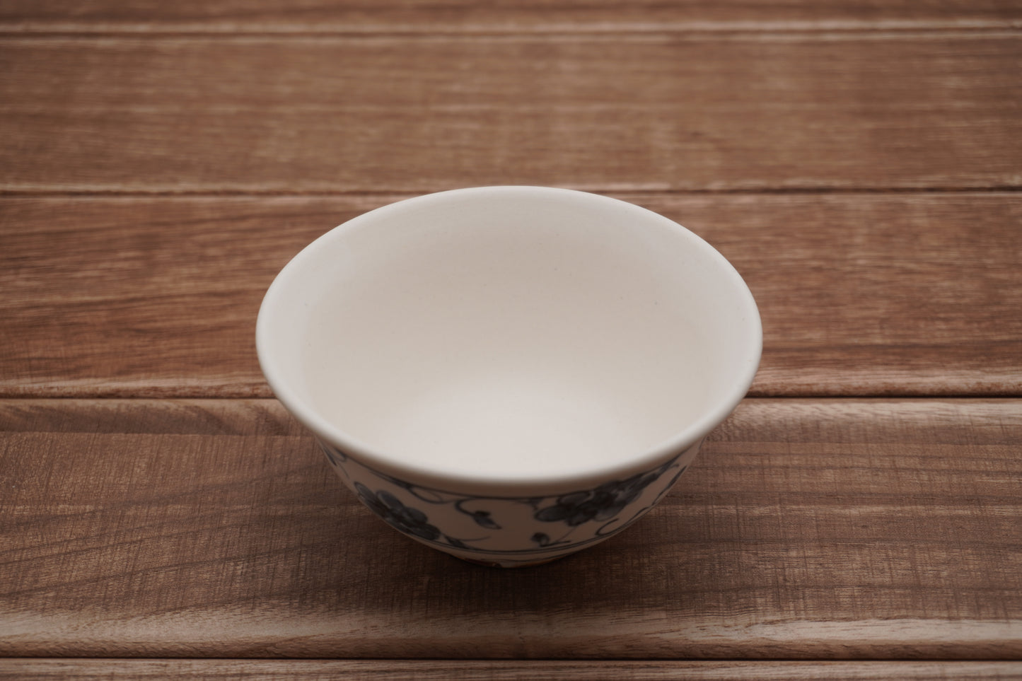 染付花唐草茶碗